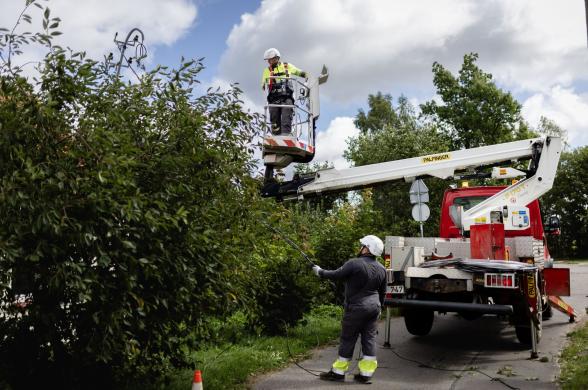 NAUJAUSIA INFORMACIJA APIE KOMPENSACIJAS: ESO MOKĖS KLIENTAMS KOMPENSACIJAS, JEIGU ELEKTROS DĖL AUDROS NETURĖJO ILGIAU NEI 72 VAL.