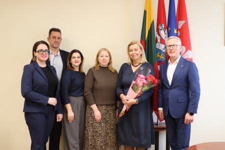 Nuotraukoje rajono vadovai su O. Mazur